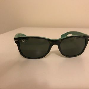 Ray-Ban- New Wayfarer Classic